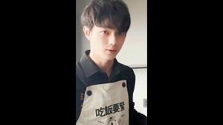 XuKai and his cute apron 吃饭要紧 Eating is important  #82k