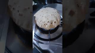 Viral roti  #trending #food #viral #roti #paratha #ytshorts #shorts #youtubeshorts #cooking #funny
