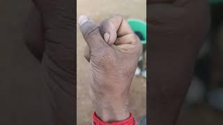 4 finger??