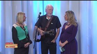 Singer-songwriter Larry Mangum