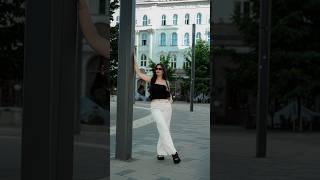 How to pose in jeans | Travel poses |outdoor photography | Minisha Sharma | My clicks #pose