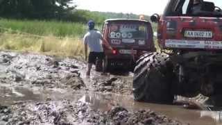 Джип тюнинг Бомба застряла,а Нива ее вытащила :) прикол 4х4 фрифест jeep 4x4 off-road