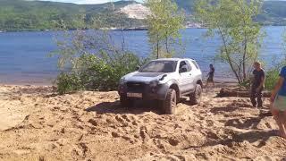 Isuzu Vehicross в песке