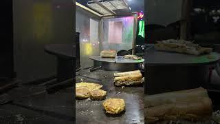 Pakistanti Street Food:  Naan Shami