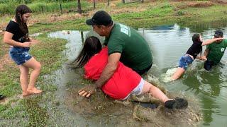 MEU VÔ ME JOGOU NA REPRESA FUNDA COM OS PEIXES | Hoje é dia de Marias