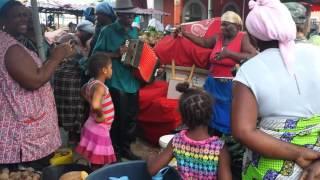 Bitori - 'making of' accordion Praia's market