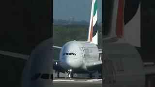 Amazing Landing Airbus A380.      #shorts #airbus #a380 #emirates