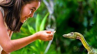 Little girl meets a cute little dinosaur... | The Lost World: Jurassic Park | CLIP