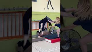 Mode coach : Flip tendu décalé  Je ne sert à rien oops  #flip #poutre