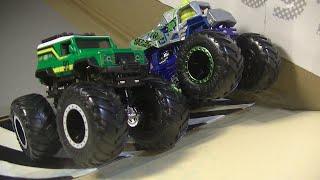 Hot Wheels Monster Trucks Downhill Race Round 1\Corrida de Monster Trucks\Carrera de Monster Trucks