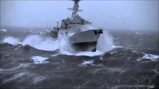 French warship D-646 "Latouche-Tréville" in storm - французский военный корабль в шторм