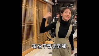 這是露西，一年前為了救我、腦袋被驢踢了