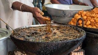 Hands In Boiling Oil: Indian Chef Fries Fish With Bare Hands