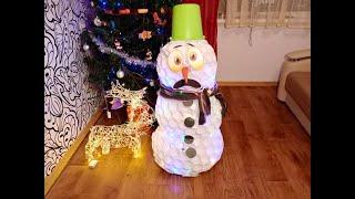 поделка снеговик из стаканчиков Новый год 2021 (snowman from cups with your own hands)