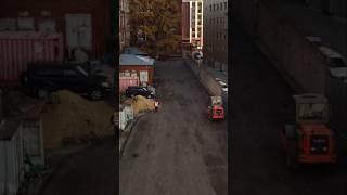 как отсыпать дорогу вовремя в сроки? #благоустройство #асфальт #строительство #самосвал #погрузчик