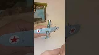 Коллекционная модель американского самолёта Р-39 Аэрокобра в масштабе 1:72.