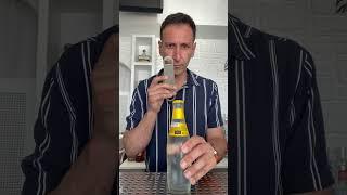 Bartending page for tips and tricks.learn bartending skills in 15 sec #cocktail #barskills