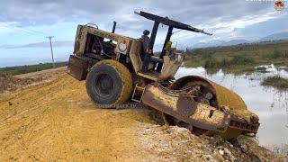 OMG!! Logistic Truck & Road roller  stuck in mud Recovery by komat'su Avance D61 PX bulldozer