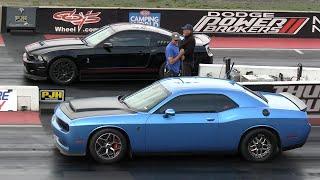 Hellcat vs Shelby GT500 - muscle cars drag racing