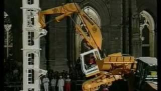 AMAZING Liebherr Excavator Climbs To The Top