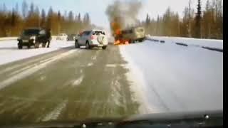 В сети появилось видео взрыва на дороге.