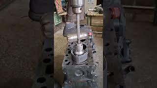 How to carbon clean in sleeve #cummins #ajaibsinghmalwa #workshop #hyundai #automobile #topshorts