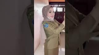 tiktok jilbab ketat bu guru cantik pinter goyang