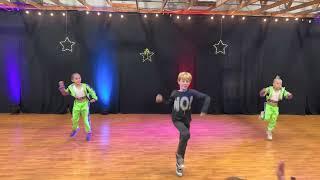 Hip-Hop Dance by Peter Gorbis, Mila and Scarlett.