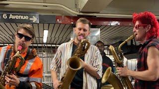 LUCKY MOON ZOOZ SUBWAY BANANZA