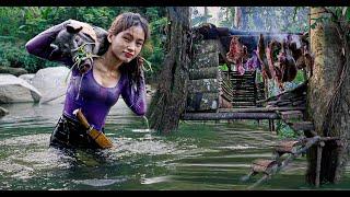 The girl carried a 100 pound wild boar and waded through the stream - Camping survival skills