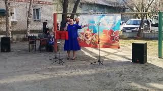 "Казаки в Берлине" Слова - Ц.Солодарь Музыка - братья Покрасс. Лариса Лопатина