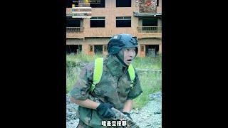 没有什么一只鸡解决不了的事，有就再来一只#抢包崽野猫#和平精英#真人吃鸡#地铁逃生