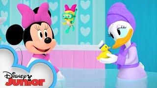 Ducky Down the Drain | Minnie's Bow-Toons    | @disneyjr