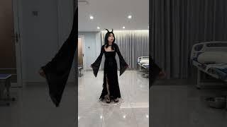 Why can't I cross？Please help me#devil #lilith #funny #shorts