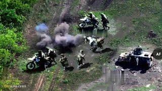 Horrible! Ukrainian blow up Russian soldiers trying advance in heavy battle on frontline