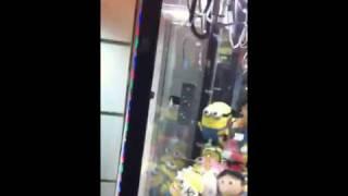 Despicable Me Claw Arcade @ Metreon FAIL.