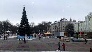 У центрі Тернополя демонтують «Зимове містечко - 2022»