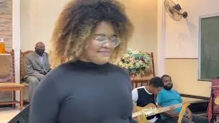 OLHA A VOZ DESSA MENINA  MUITA UNÇÃO  - Mini Vigília da Gratidão