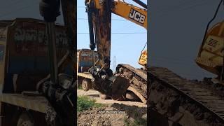 JCB excavator loading on trailer | JCB | Excavator | #excavator #jcb #truck #trailer #trucking