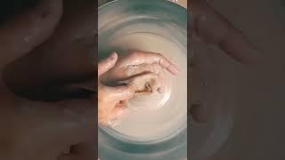 Struggling w/a Cold Hump of Clay #pottery #ceramics #offthehump #asmr #watersounds #arttv #shorts