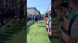 A guarda de honra aos 𝐁𝐈𝐂𝐀𝐌𝐏𝐄𝐎̃𝐄𝐒 𝐍𝐀𝐂𝐈𝐎𝐍𝐀𝐈𝐒 pelos colaboradores da Academia 