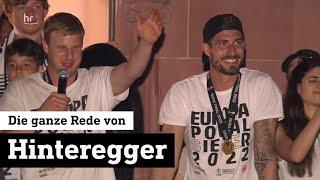 Martin Hinteregger auf dem Römerbalkon nach dem Europapokal Sieg der Eintracht | Sport