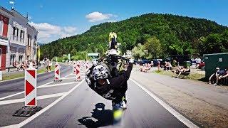 Wheelie durch die berühmte Turbokurve am Wörthersee