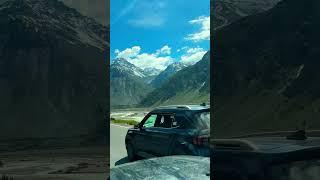 Door se pas hum ho rahe h🩷 #snow #trending #youtubeshorts #mountains