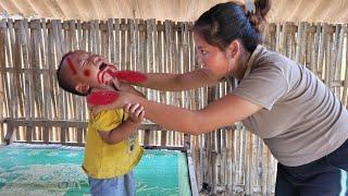 A boy left alone at home, a 17 year old single mother, harvesting galangal to sell, poor boy