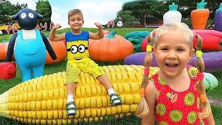 Diana and Roma play with Dad at farm sheep, fun family trip