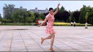 Sweet Qingqing dances mischievously to 'Modern Talking'