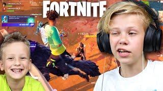 Первоклашка в Fortnite ! Попросил Младшего Брата Поиграть в Фортик