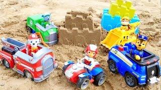 Щенячий Патруль. Строим крепость на пляже / PAW PATROL Toys  playing  on the beach