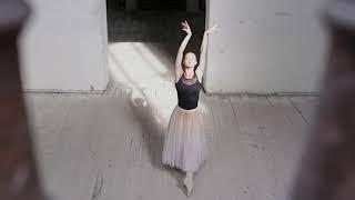 Abandoned House #ballerina #dancer #pointeshoes